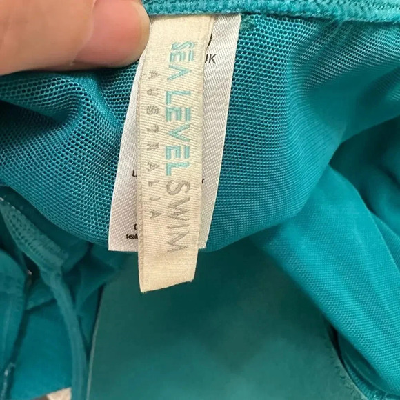 Sea Level NWT’s Honeycomb Cross Front One Piece. Size 6 - Picture 8 of 9